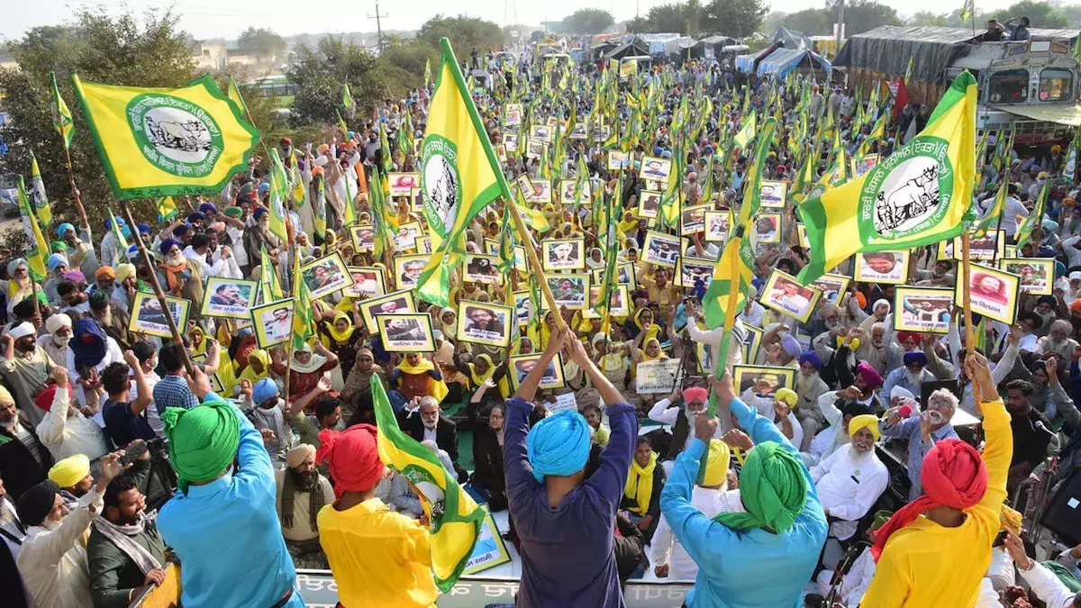 Talks fail, farmers begin sit-in at Karnal mini secretariat Talks fail, farmers begin sit-in at Karnal mini secretariat
